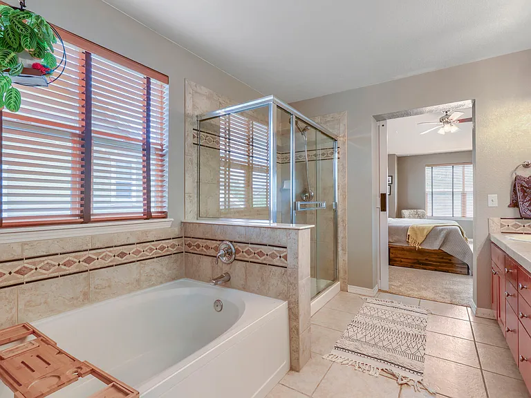 3808 Sunchase Dr — Photo 32
