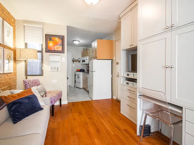 246 E 90th St #5C — Photo 3