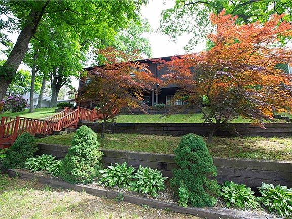 2nd image of 12 Roosevelt Dr