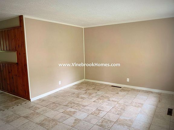 3rd image of 6057 Roselawn Dr