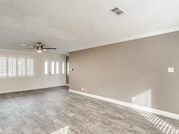 4th image of 6925 Creekside Ln
