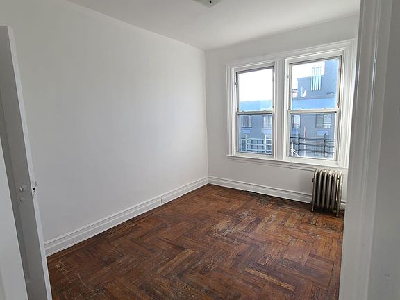 5th image of 4325 Carpenter Ave #2