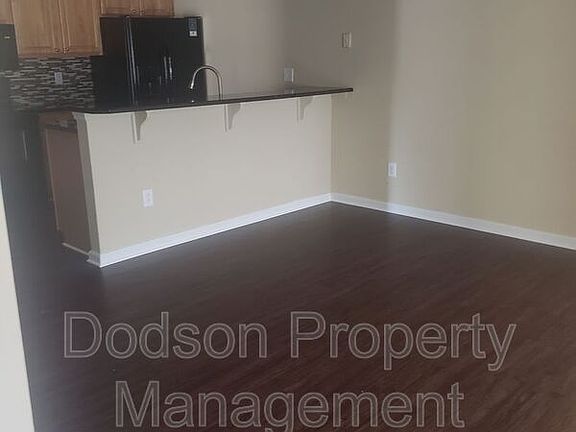 4th image of 904 Westgate Cir