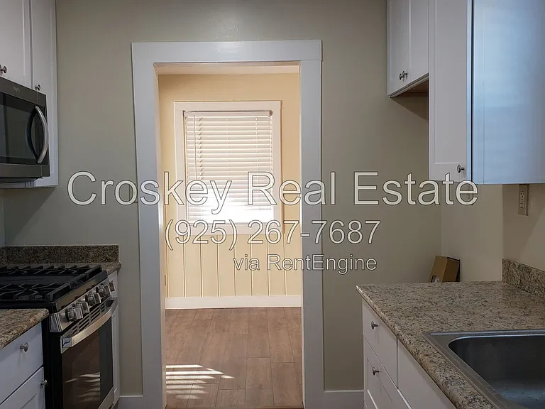 332 W Tregallas Rd — Photo 4