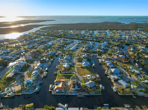 3553 Ruby Ave, Saint James City, FL 33956