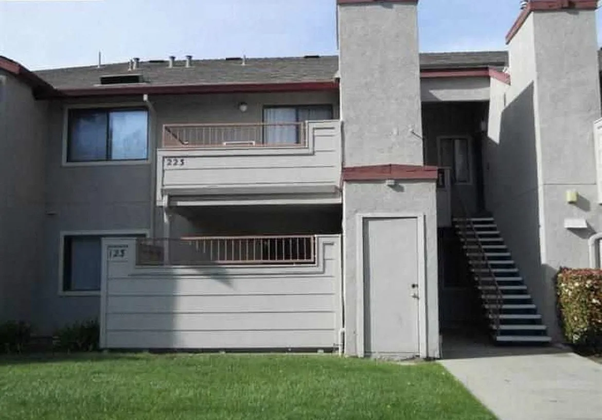 129 Lancaster — Photo 1