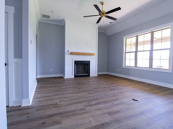 3rd image of 2483 Beauvoir Dr
