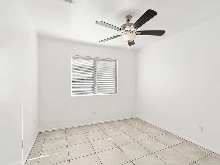 6727 S 5th Ave — Photo 22