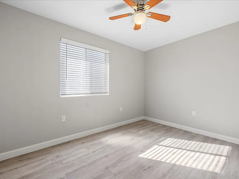 2207 N 9th Ave — Photo 16