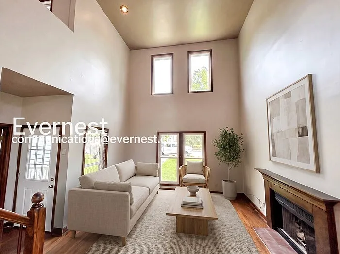 915 Russell St #A — Photo 2