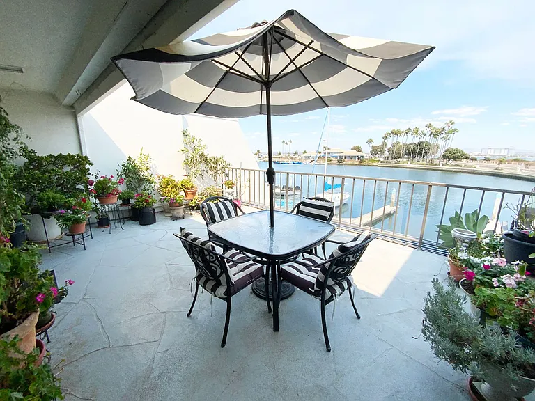 6 Antigua Court — Photo 1