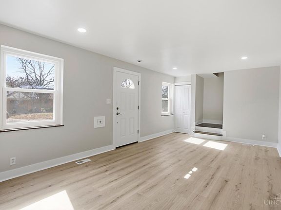 3rd image of 1734 Llanfair Ave