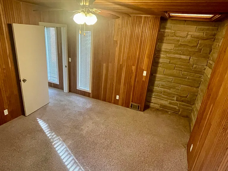 1128 Clayton Dr — Photo 4