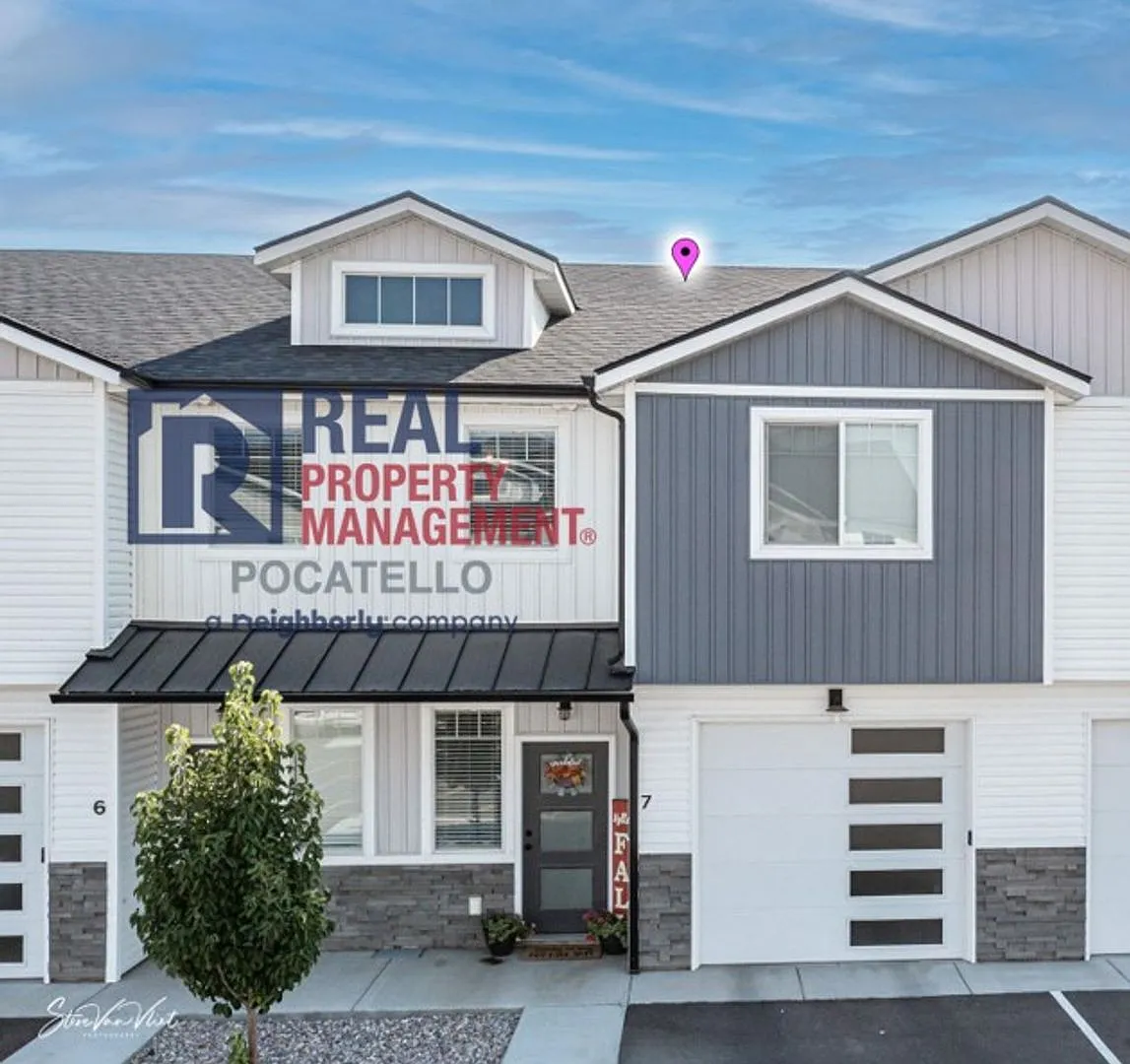3 Bedroom 2.5 Bathroom Town Home - 1 Car Garage — Photo 1