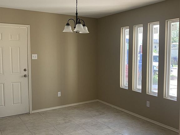 5th image of 307 Murcia Dr