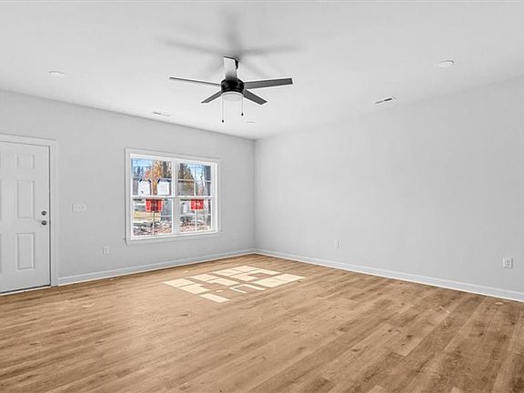 4th image of 2098 Smith St