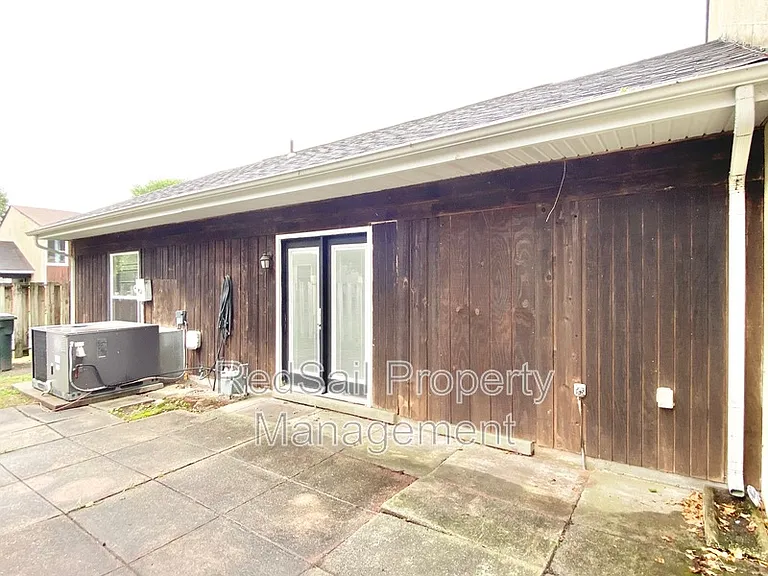 1449 Longdale Dr — Photo 18