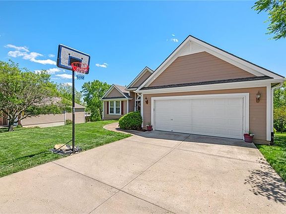 2nd image of 13355 Sycamore Dr