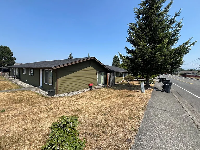 110 Stanford Dr — Photo 12