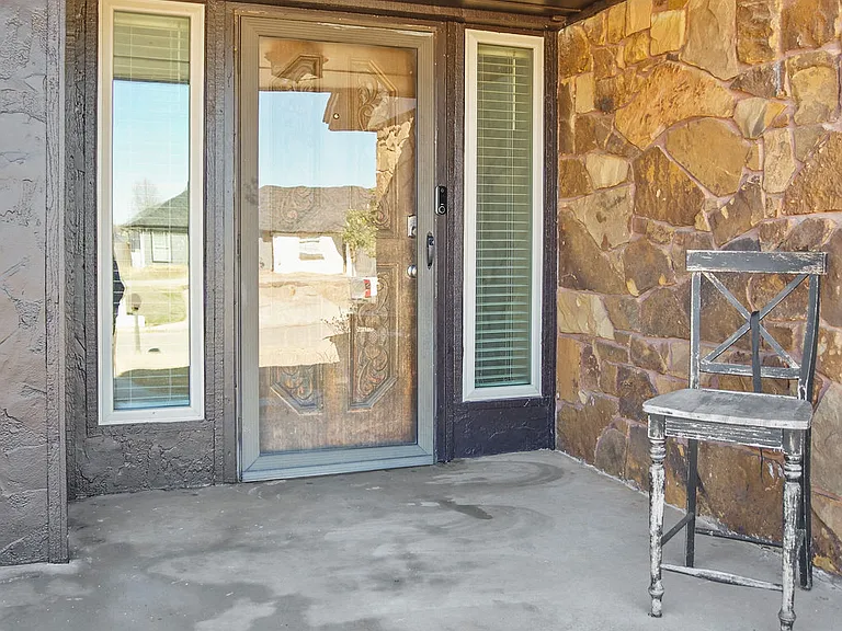 9724 Kent Dr — Photo 24