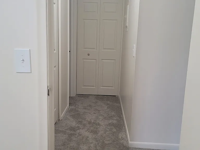Sunset Lake Apartments — Photo 16