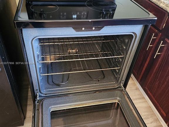 5th image of 4248 Hibiscus Cir #H