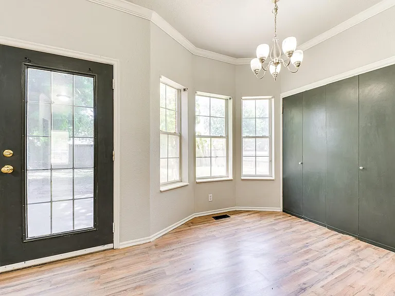 1829 Courtney Ln — Photo 25