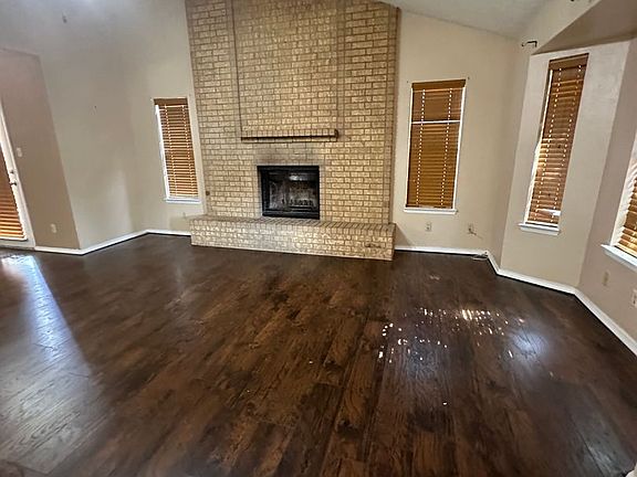 4th image of 2306 N Thomas Dr