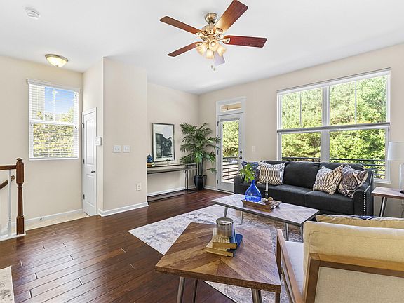 3rd image of 1529 Crafton Way