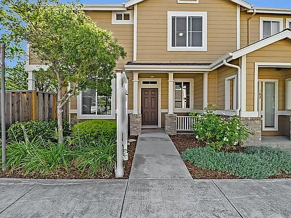 3 bed, 2.5 bath, 1376 sqft, $4,100 — Photo 1