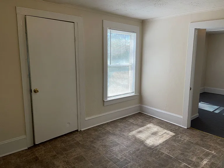 208 E Georgia Ave — Photo 7