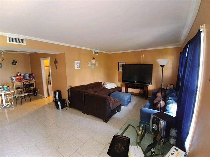 2nd image of 2607 Royal Palm Cir APT 4