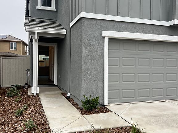 3rd image of 2313 Shady Tree Cir