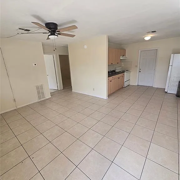 1109 E Seneca Ave #B — Photo 3