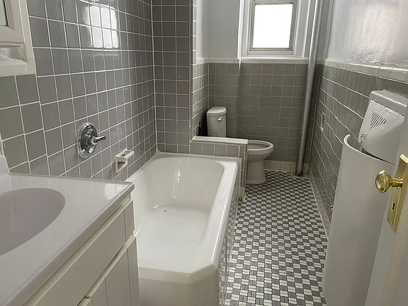 5th image of 65-47 Saunders St #1K