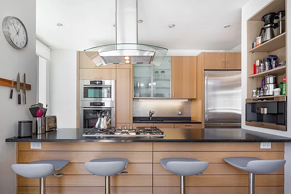 Rented by New York Casas Ltd. | media 14