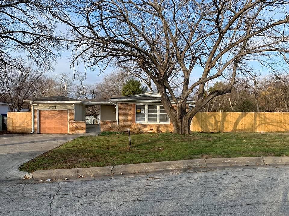 1st image of 3133 Meadow Oaks Dr