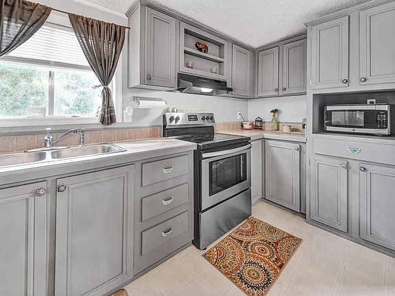 3rd image of 35018 Duckpond Ct