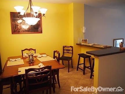 kitchen nook/eating area with bar area