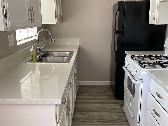 2nd image of 15759 Vanowen St Unit 13