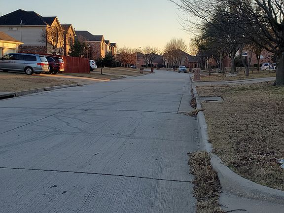 4th image of 2905 Claremont Dr