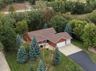 122 Ridge Rd, New London, MN 56273