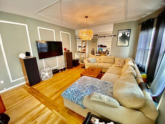 3rd image of 3149 Lyndale Ave S