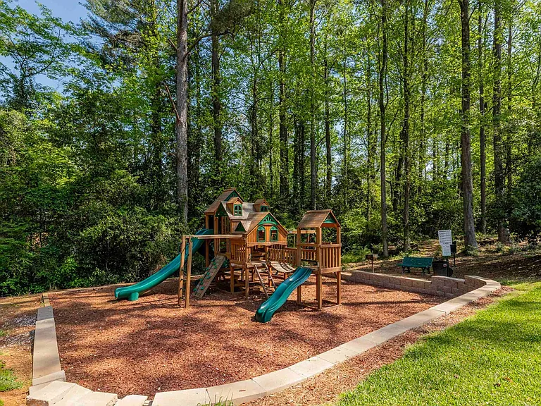 Hampton Hall | Comfort, Convenience, & Community All In One — Photo 13