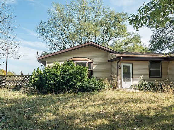 4th image of 664 Shirley Dr