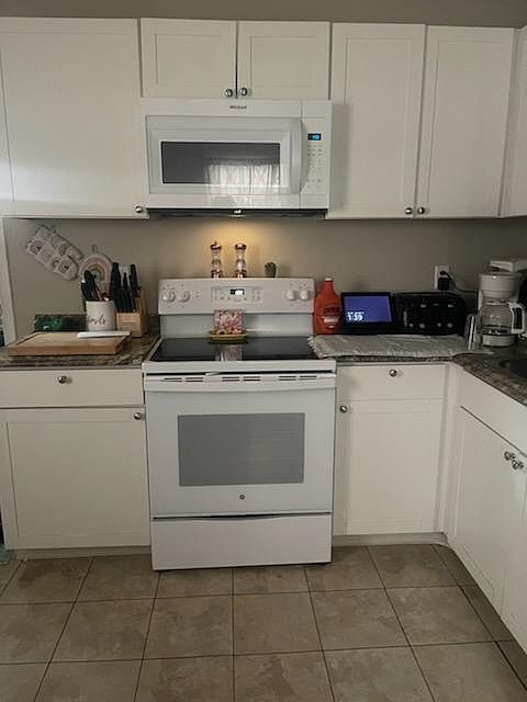 1st image of 9324 Flora Dr