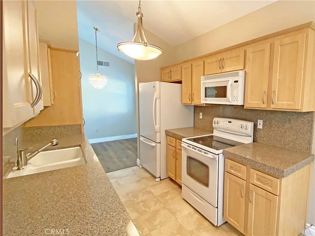1 bed, 850 sqft, $2,700 — Photo 3