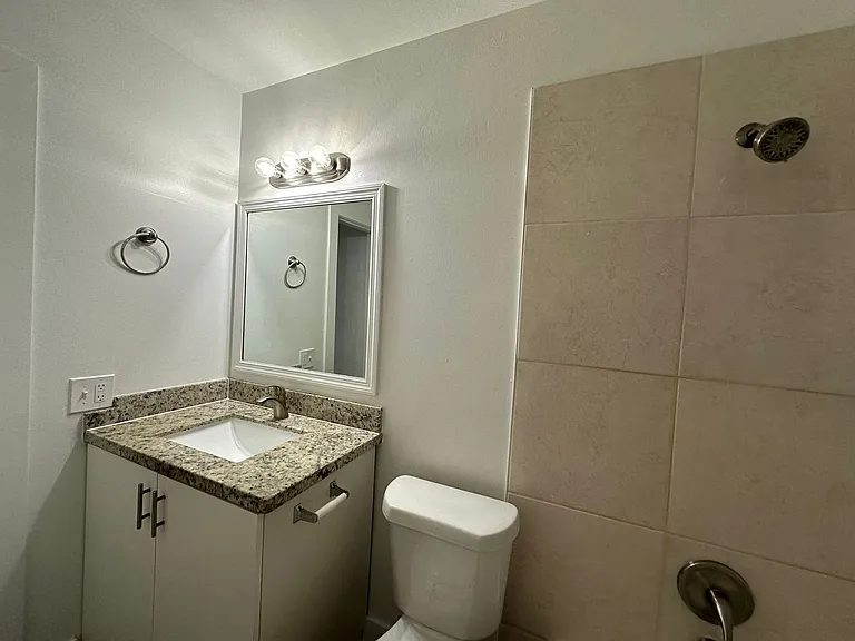2221 Monroe St — Photo 15