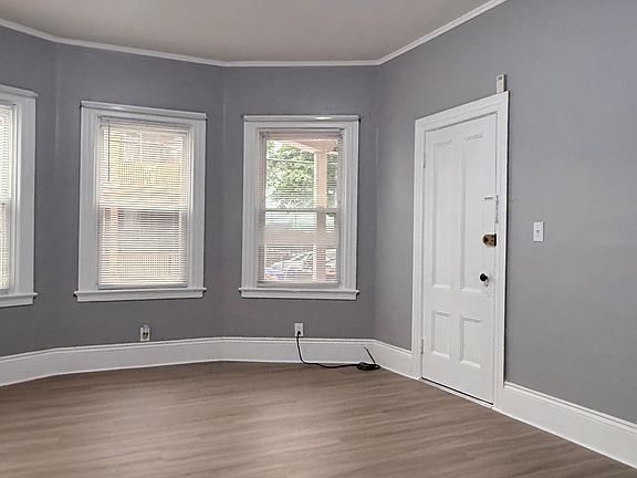 2nd image of 19 Emmett St Floor 1