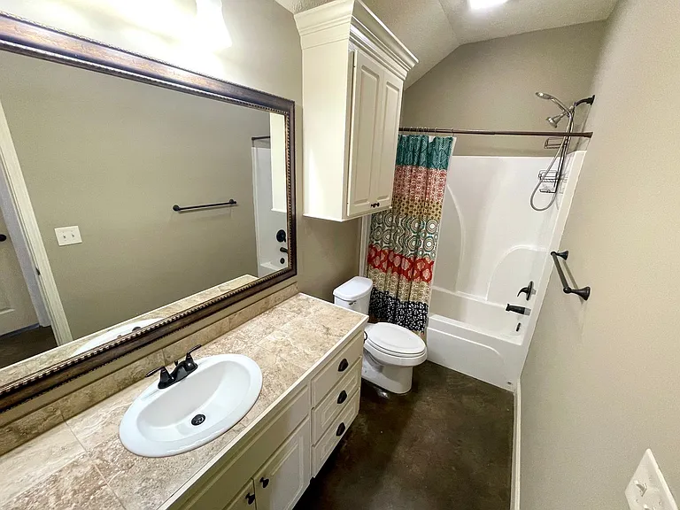 106 Harvey Cir — Photo 8